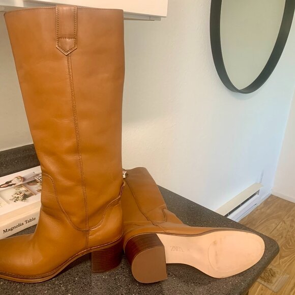 Boot - Picture 1 of 6
